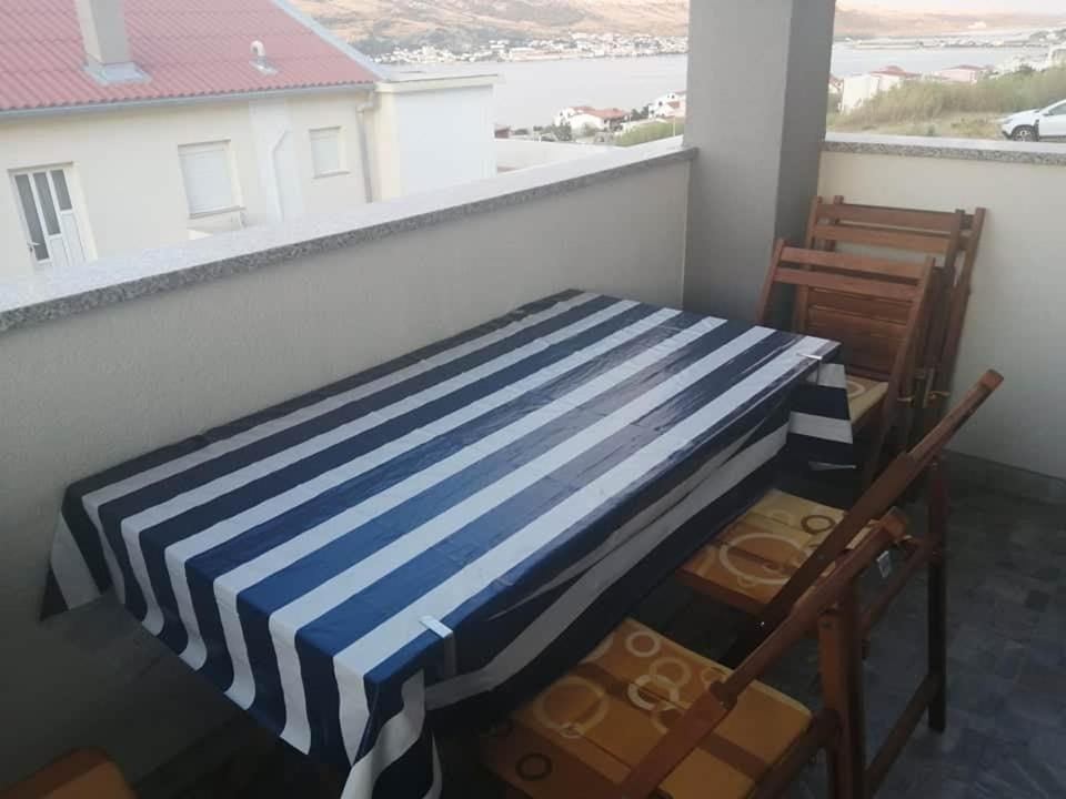 Apartament Apartman Dora Pag Town Zewnętrze zdjęcie