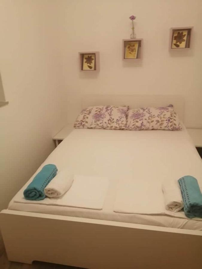 Apartament Apartman Dora Pag Town Zewnętrze zdjęcie