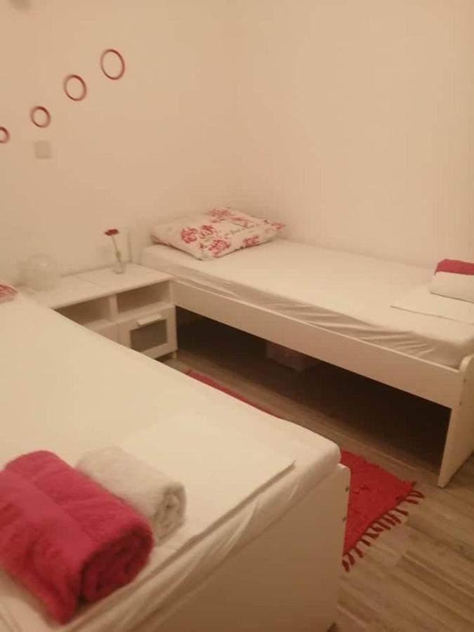 Apartament Apartman Dora Pag Town Zewnętrze zdjęcie